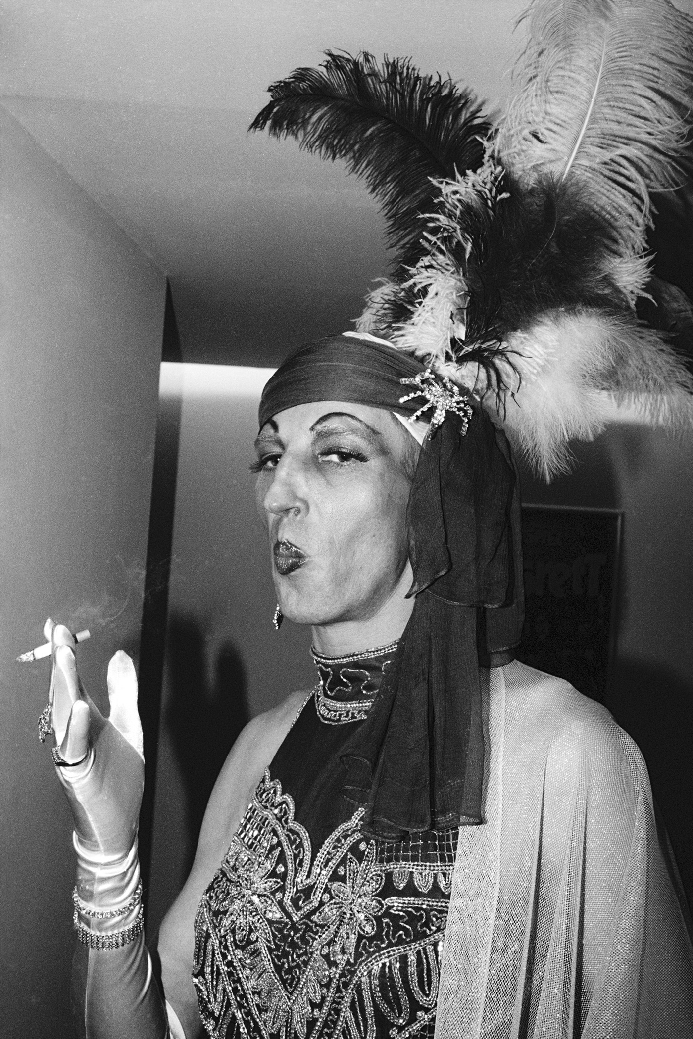images/photography/24-W_smoking-drag.jpg#joomlaImage://local-images/photography/24-W_smoking-drag.jpg?width=1400&height=2100